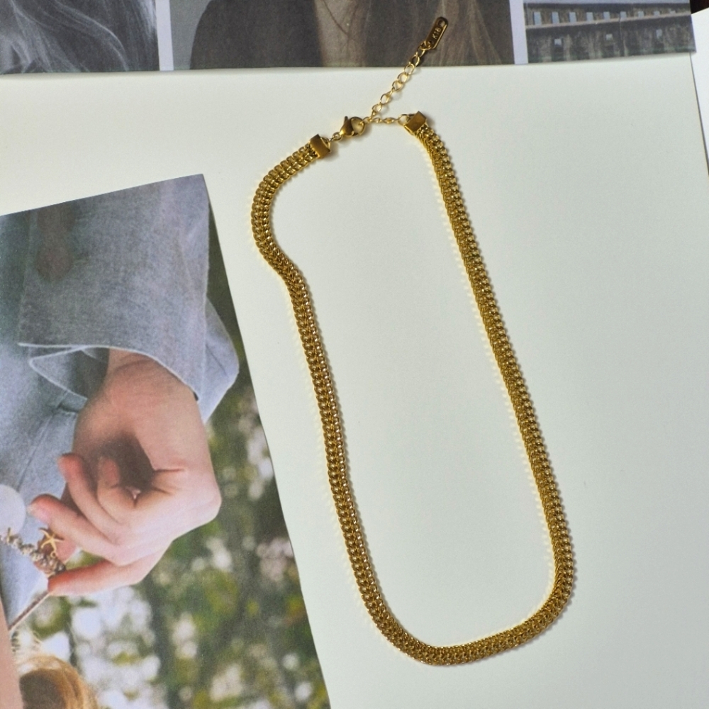 Elegant Gold Chain Necklace